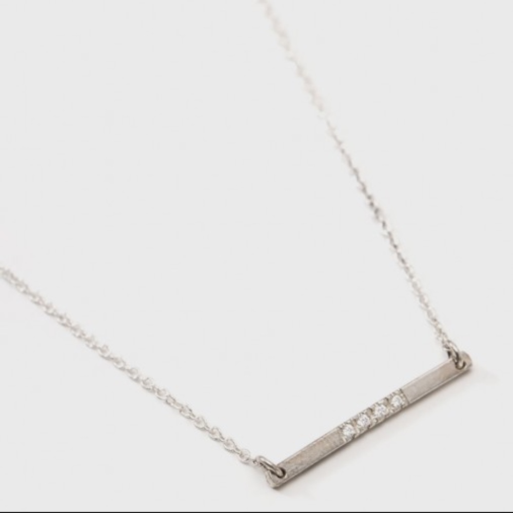 Beautiful Loren Stewart four-diamond bar necklace - read